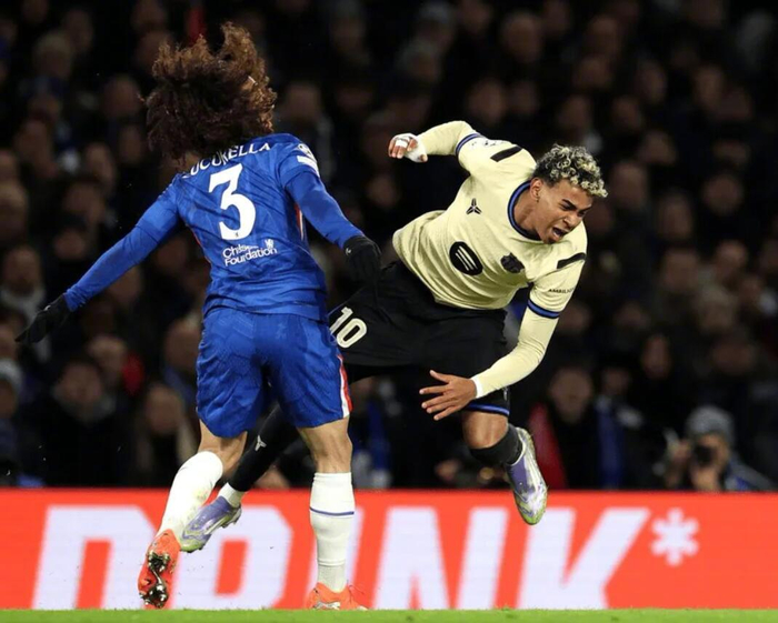 多米APP下载-巴塞罗那左后卫阿尔巴